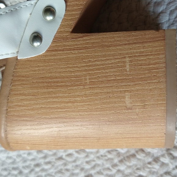 Universal Thread April White Faux Wood Block Heel Sandals - Picture 11 of 16